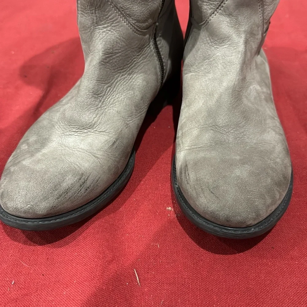 Elegant Gray leather Women's Boots - Picture 6 of 6